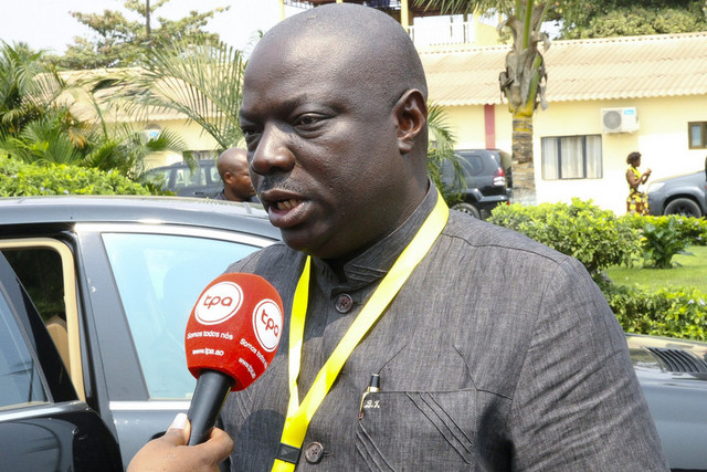 Businessman Bento Kangamba donates house to young mother with 4 children living on the streets