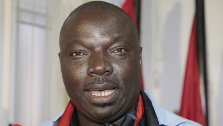 MPLA SECRETARY-AT-LARGE BENTO KANGAMBA PRAISED THE ABILITY OF PARTY MEMBERS TO MOBILIZE IN SAPO, WHILE DONATING MEDICINES AND DISPOSABLE ITEMS TO A LOCAL HEALTH CENTRE.