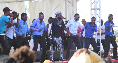 MUSICIAN WERRA SON CHEERS UP PALANCA